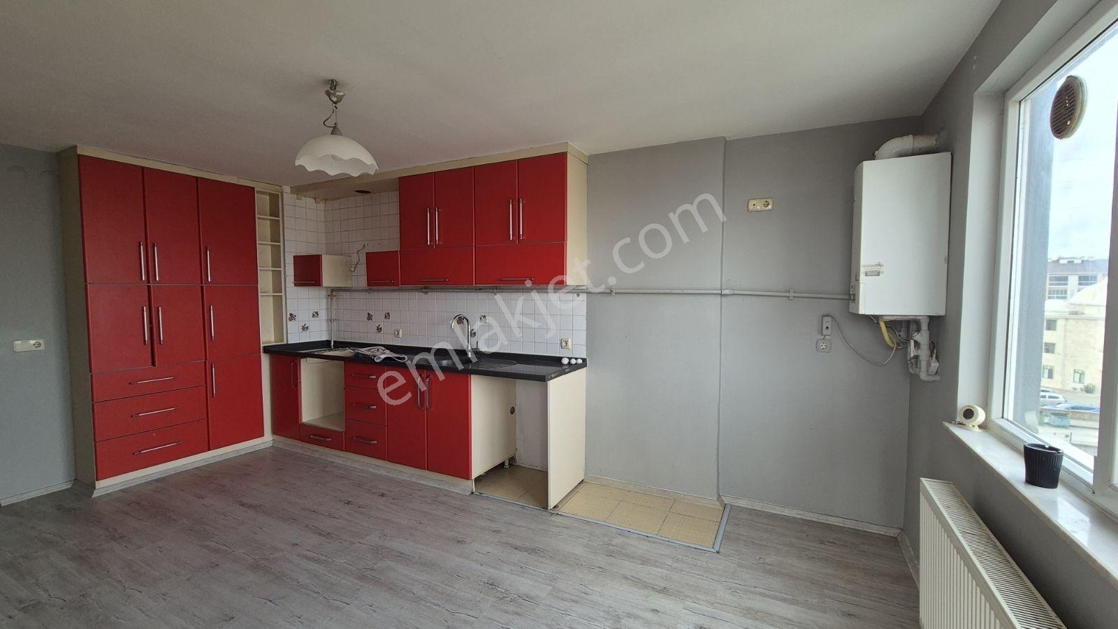 Aybars'tan Selçuk Bey'de Kiralık 2+1 Çatı Kat Daire - Görsel 8