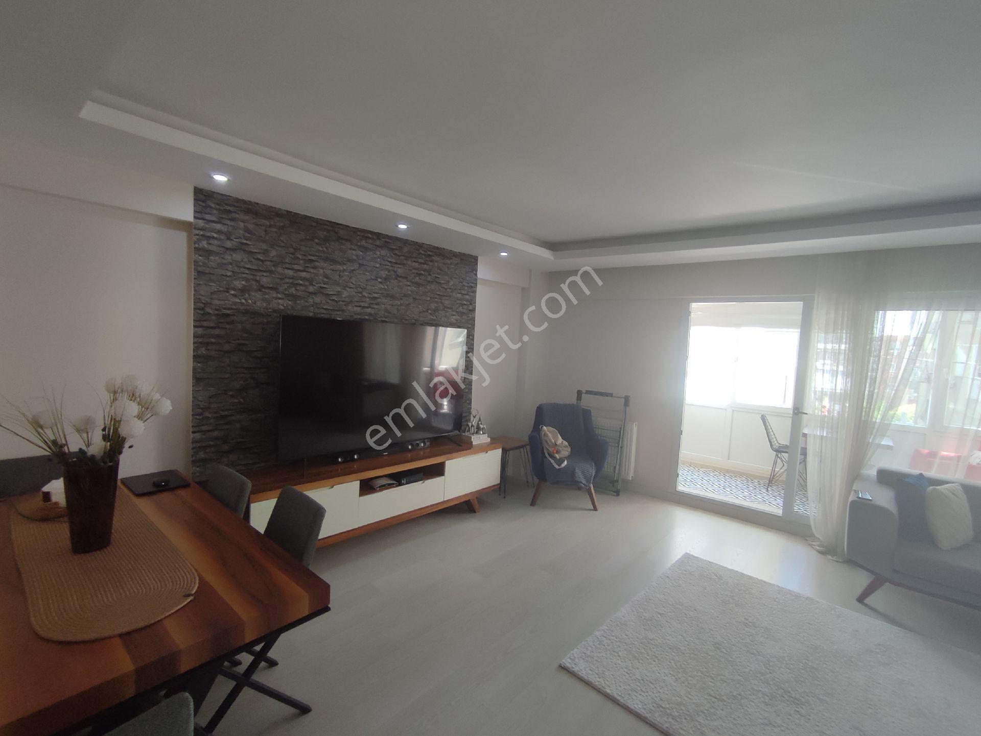 İzmir Hatay Renkli İnönü Caddesine Yakın Kiracılı Satılık Daire - Görsel 3