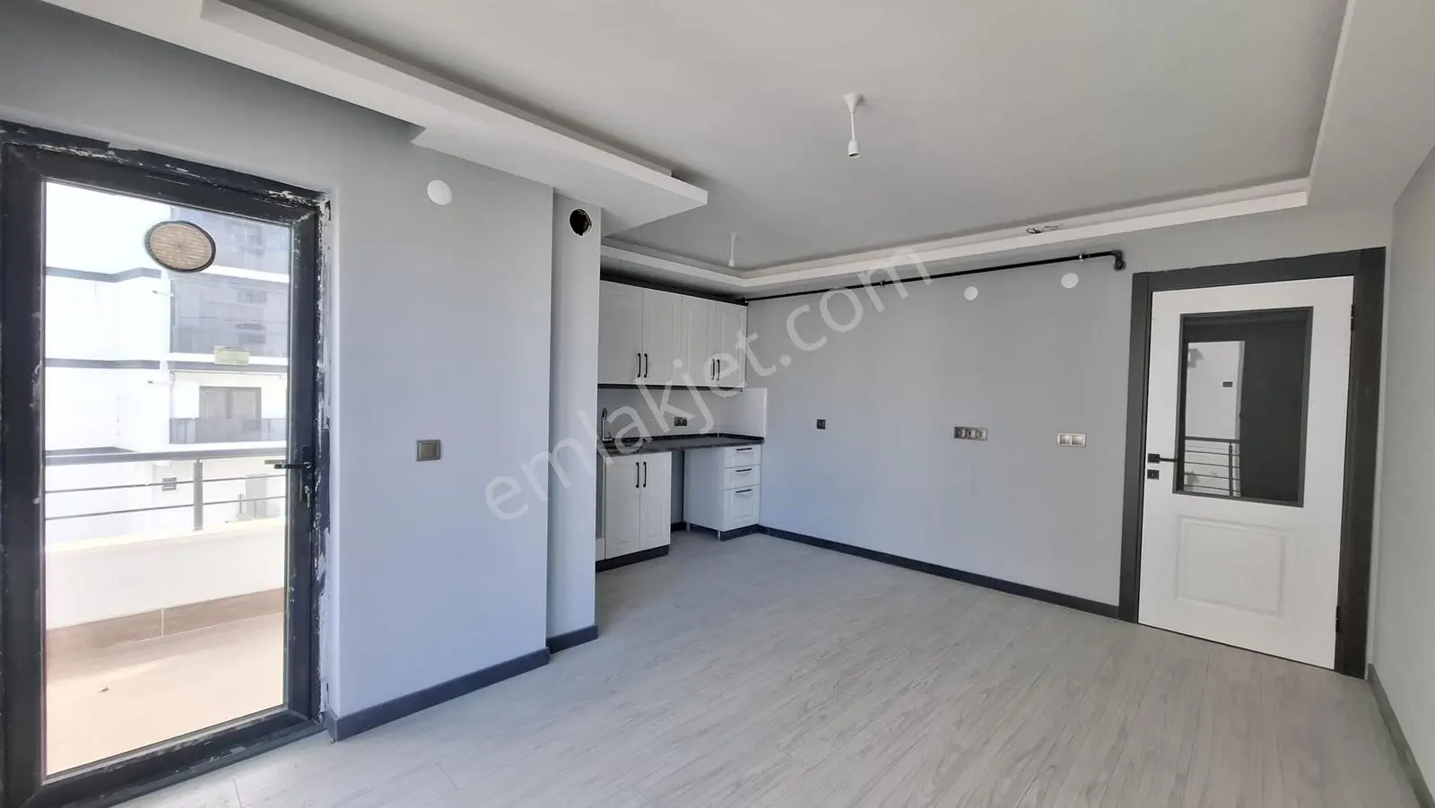 Uğur Kırseven Re/max Parladan Atakum Körfezde 1+1 Satılık Daire - Görsel 3