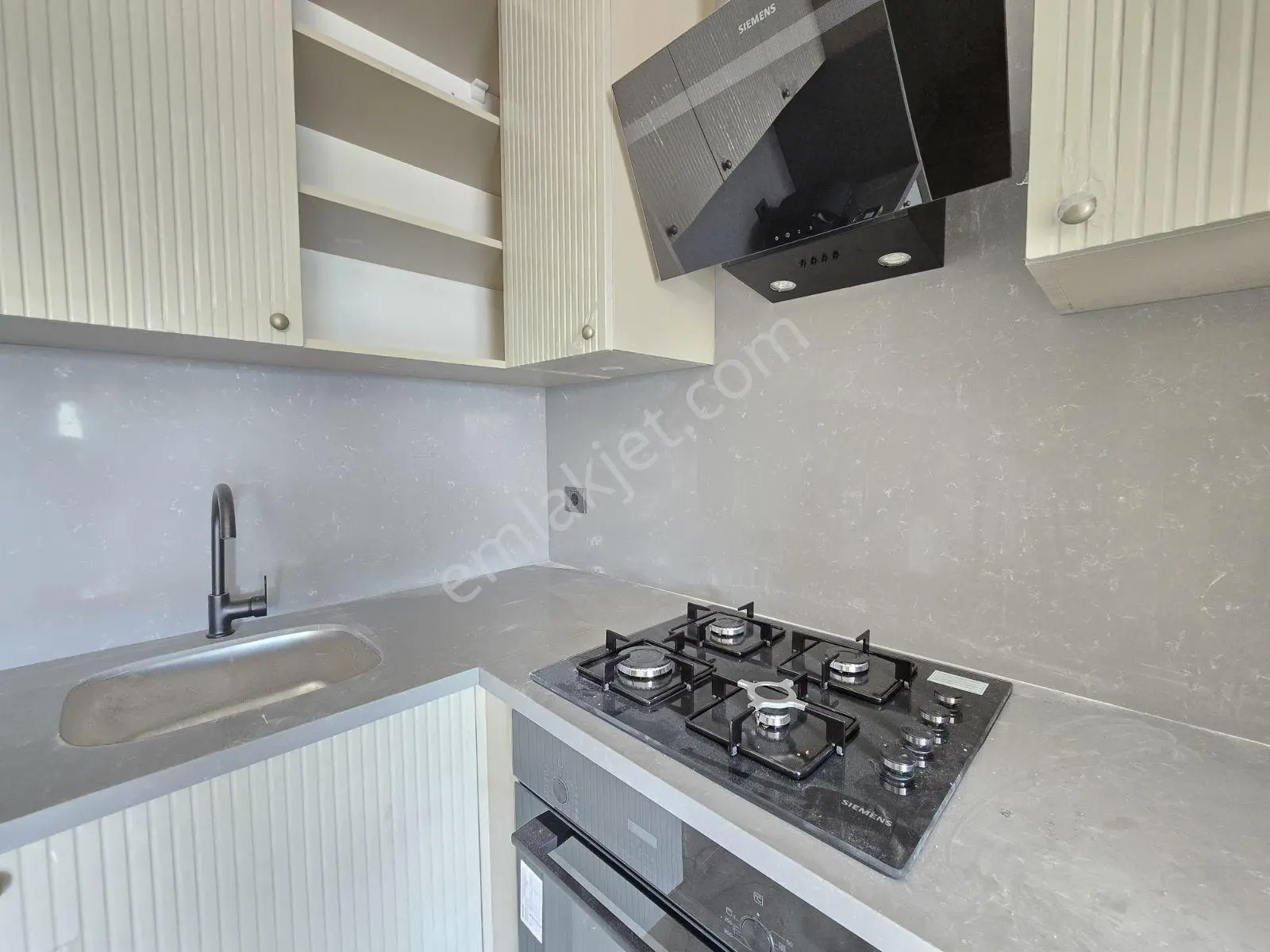 Ayvalık Küçükköyde Havuzlu Sitede 2+1 Villa Kısa Süreliğine Acil - Görsel 5