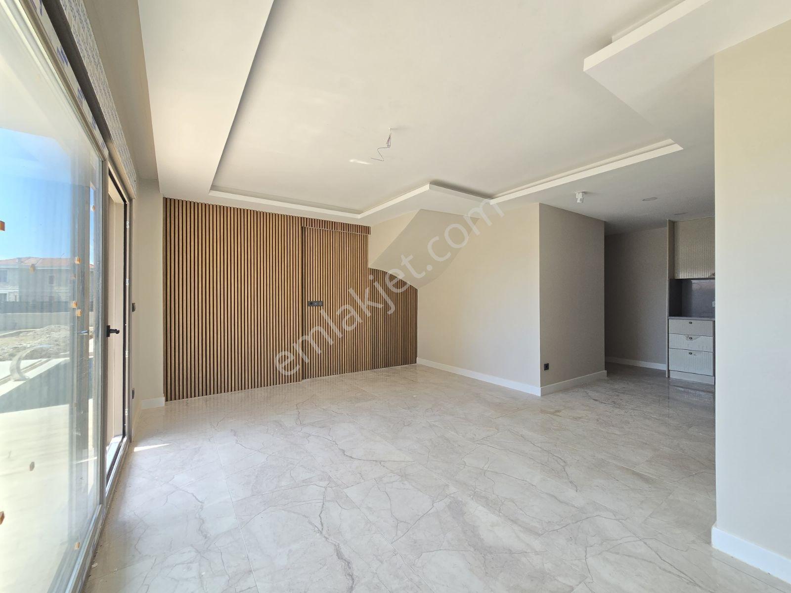 Ayvalık Küçükköyde Havuzlu Sitede 2+1 Villa Kısa Süreliğine Acil - Görsel 3