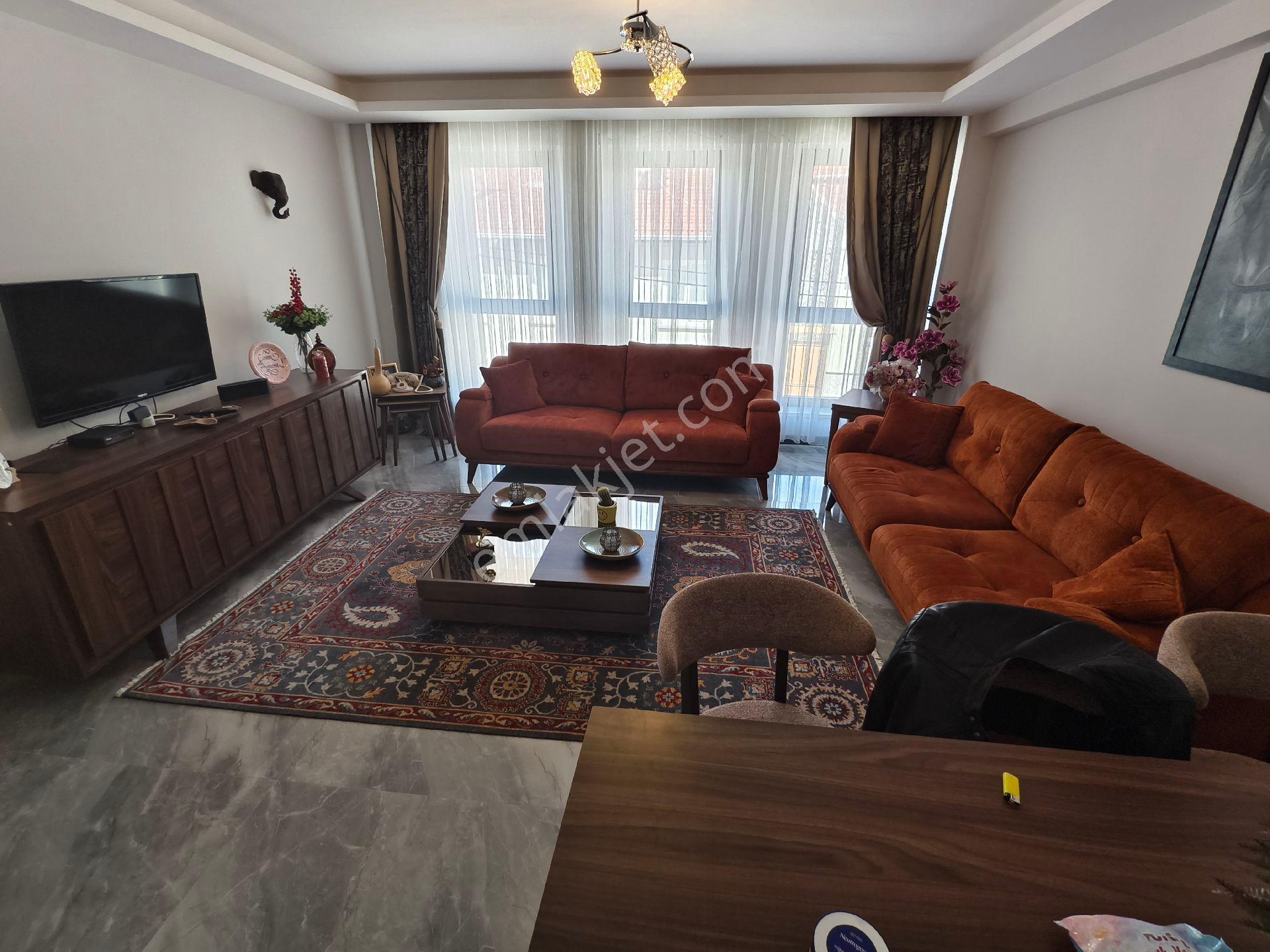 Pera'dan Sazova Kavaklar Sk 290 M2 5+1 Kiralık Triblex Villa - Görsel 2