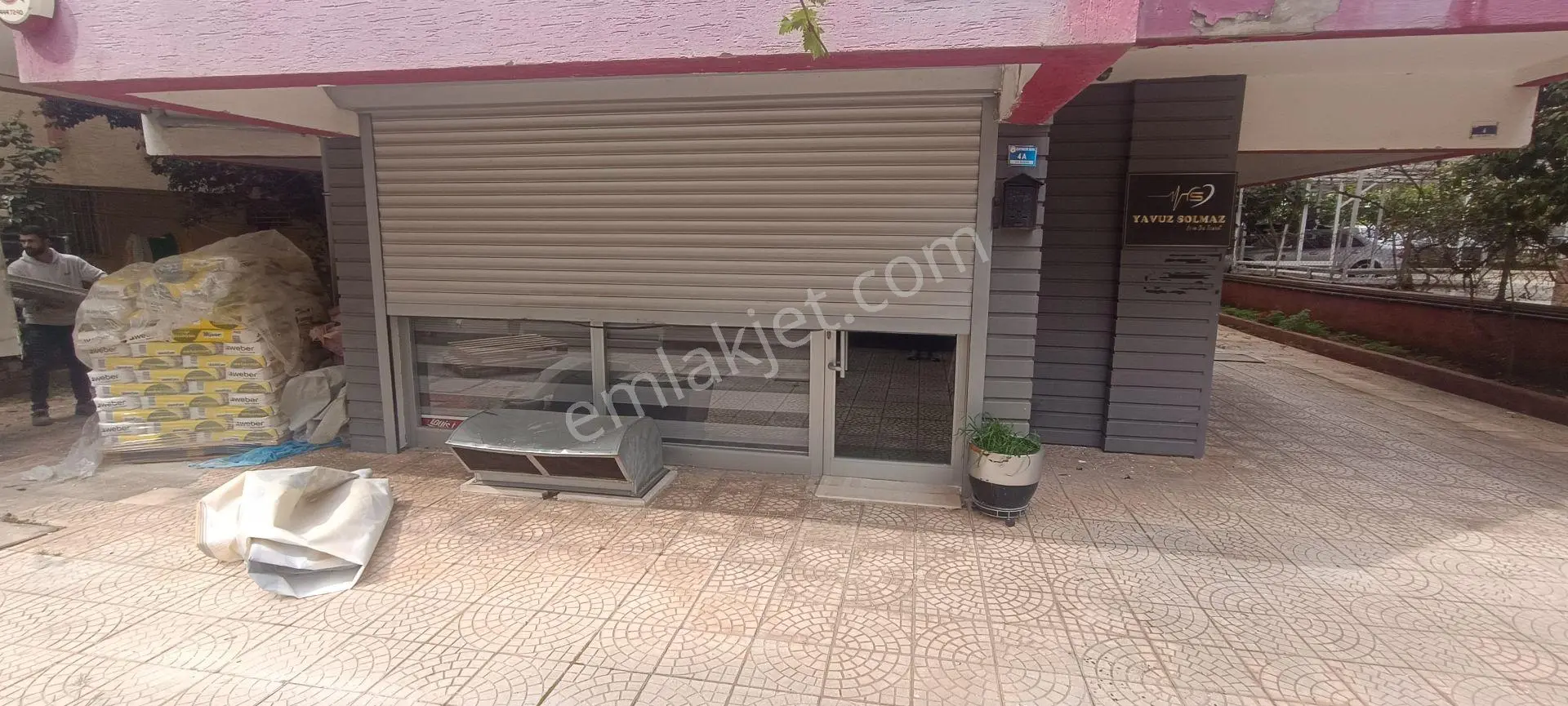 Bayındırda 80m2 Bakımlı Masraafsız Yol Cepheli Ofis