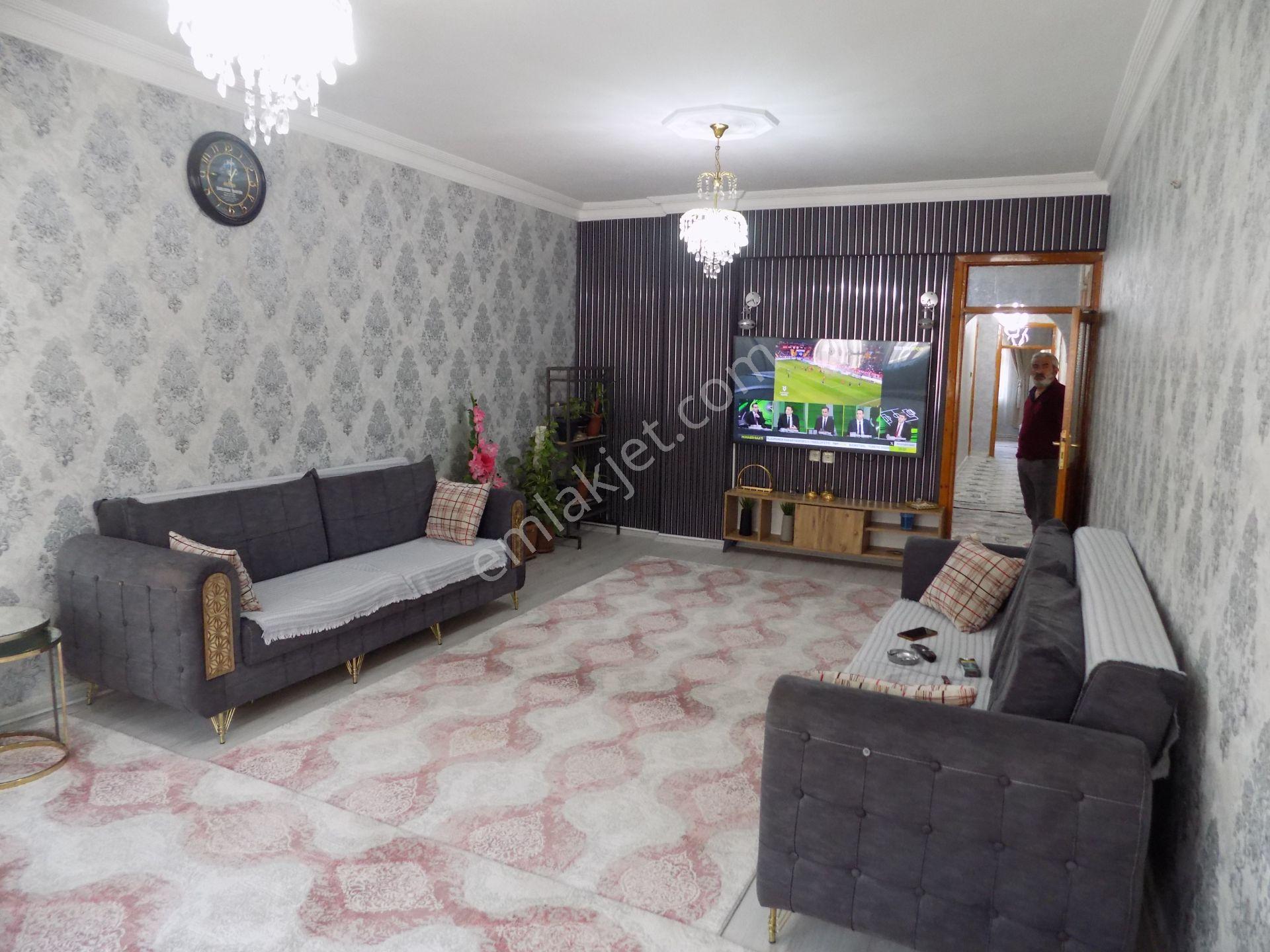 Selahaddin Eyyubi Mah. Mehmet Akif Ersoy Caddesi 3. Parsel 3+1 Doğalgazlı, 180 M2 3. Kat Daire - Görsel 4