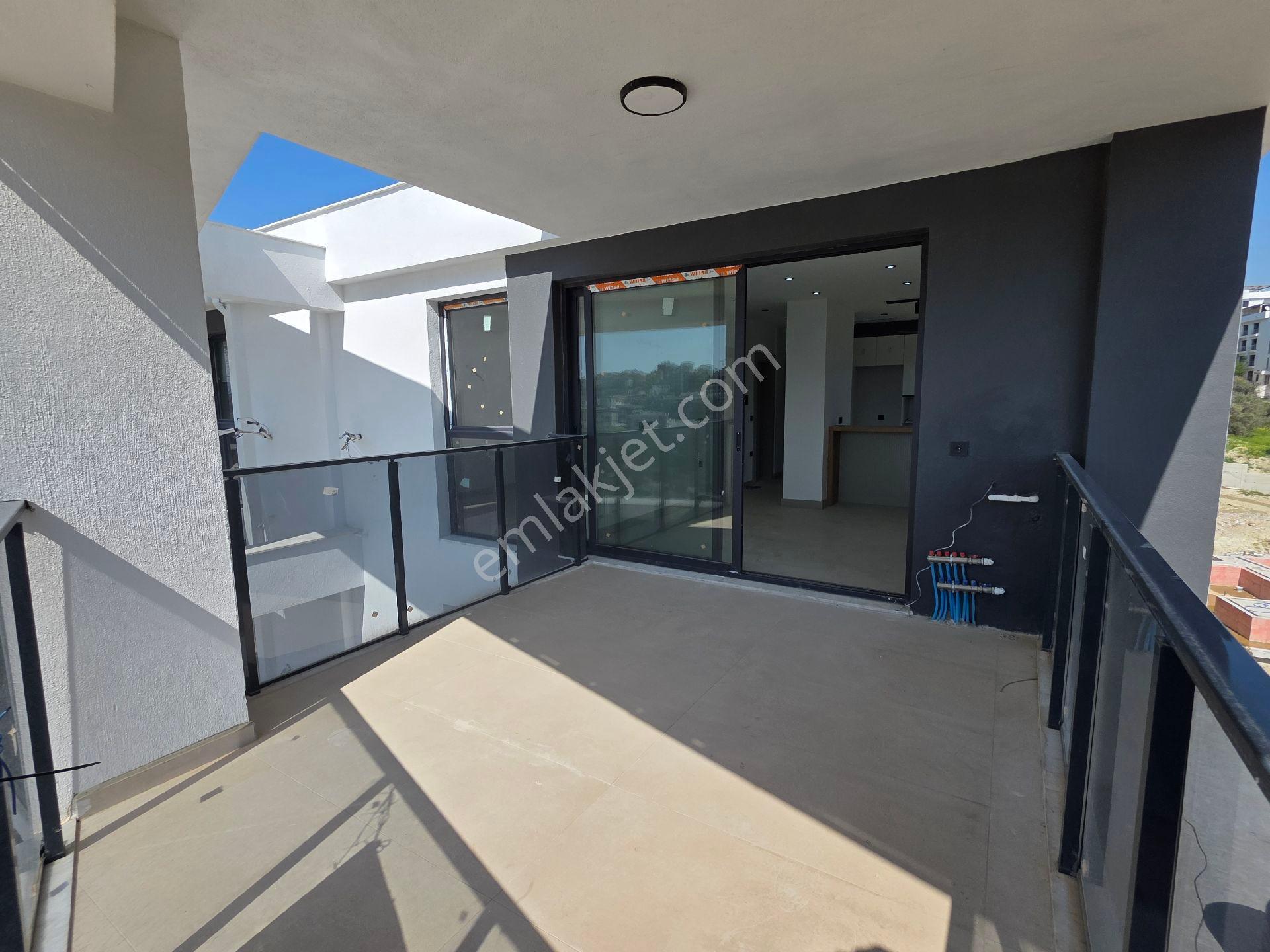 Kuşadası'nda Geniş Balkon Ön Cephe Daire - Görsel 6