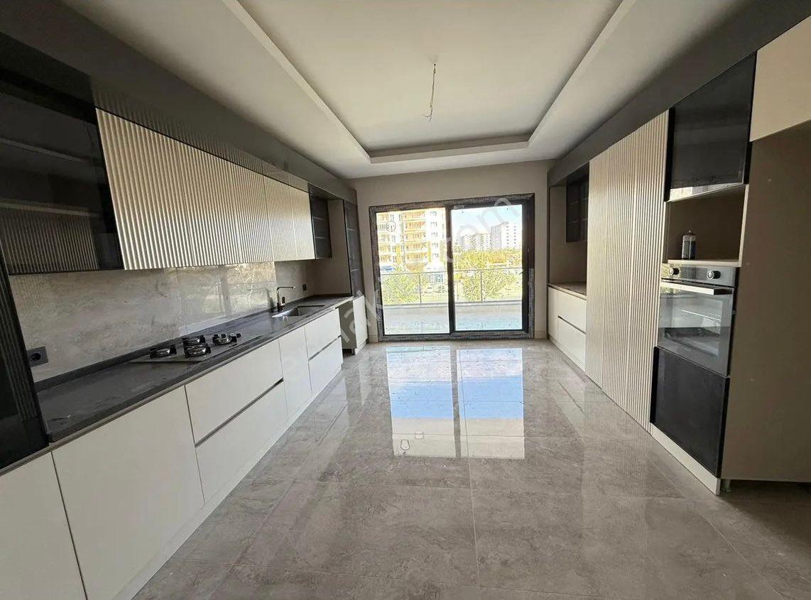 3.5+1 Teraslı, Çamaşır Odalı Lüks Daire - Görsel 10
