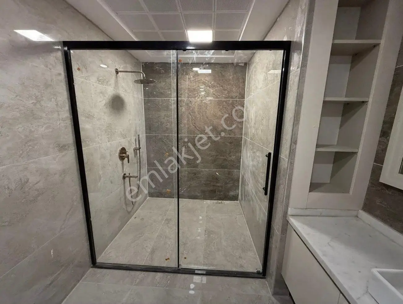 3.5+1 Teraslı, Çamaşır Odalı Lüks Daire - Görsel 2