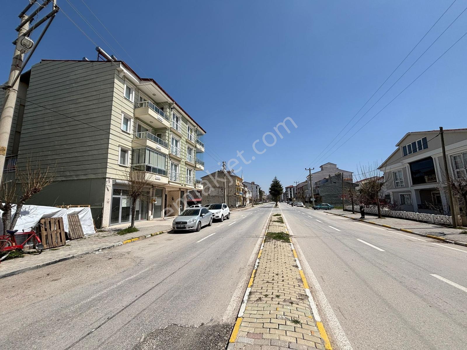 Yaman'dan Bolvadin Sağlık Meslek Lise Karşısı Satılık 3+1 Daire - Görsel 18