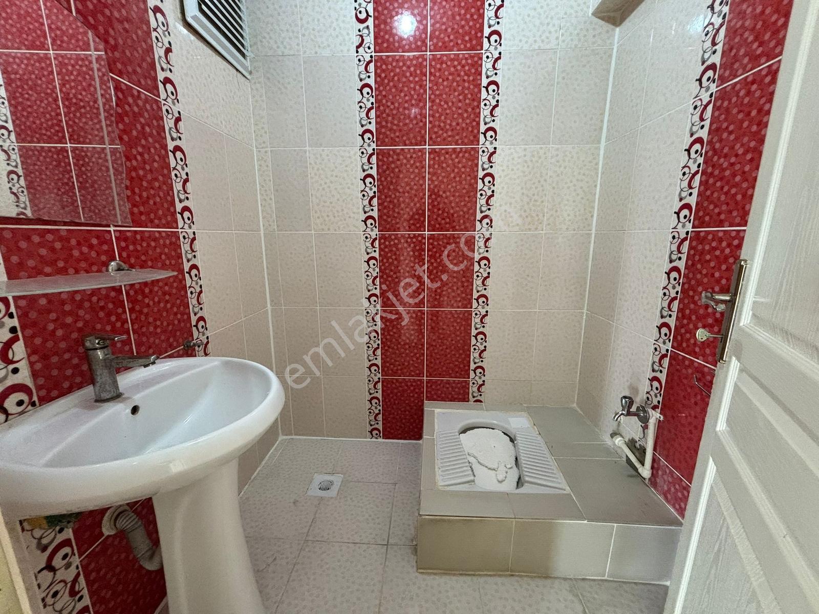 Yaman'dan Bolvadin Sağlık Meslek Lise Karşısı Satılık 3+1 Daire - Görsel 30