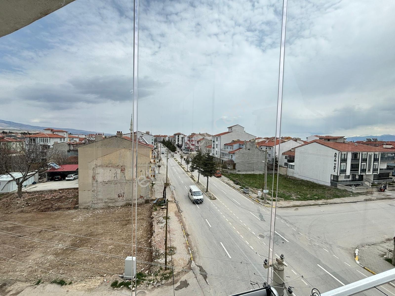 Yaman'dan Bolvadin Sağlık Meslek Lise Karşısı Satılık 3+1 Daire - Görsel 20