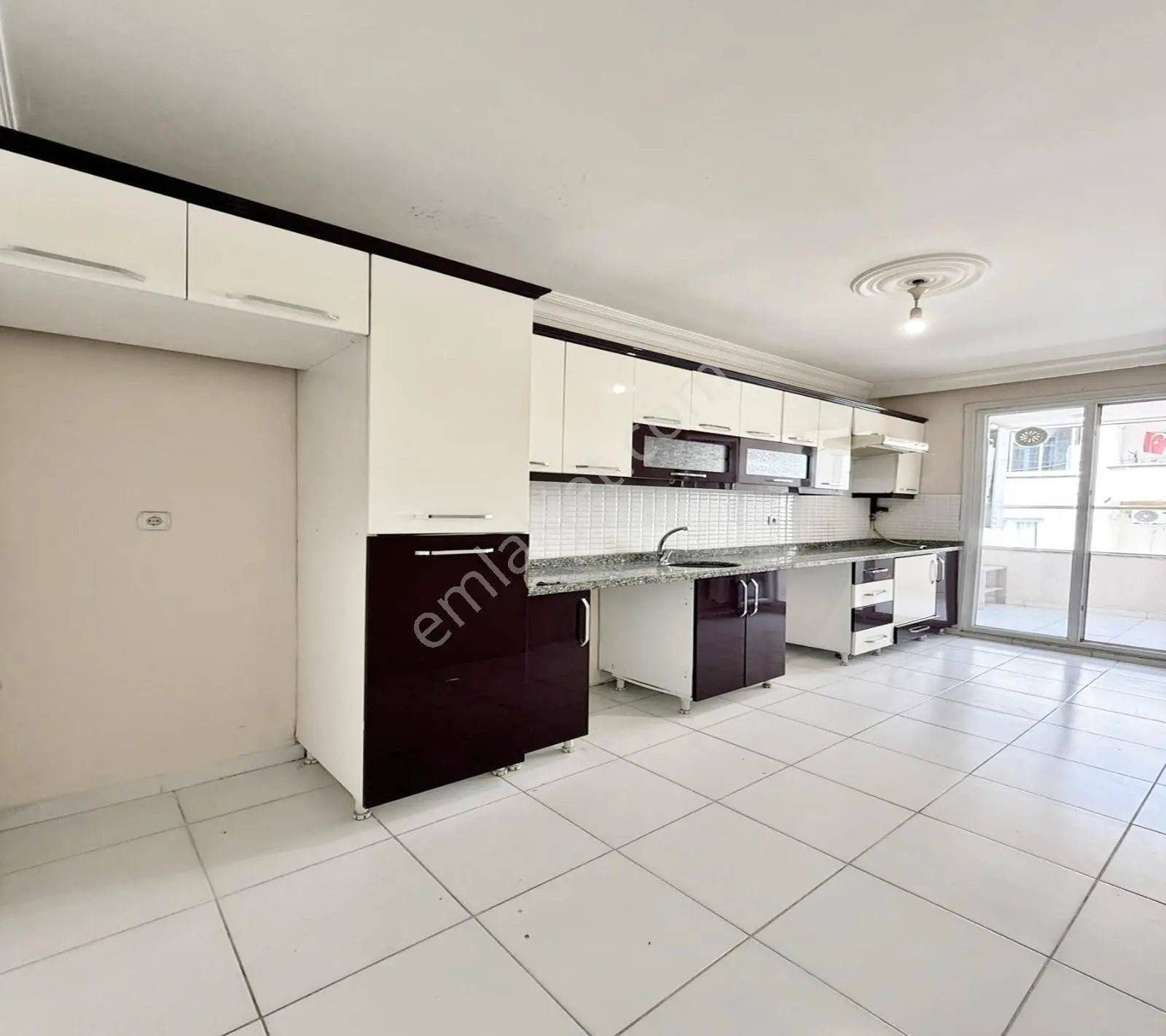 Esenyurt Kıraç Şehitler Mah. 1.kat 2+1 Balkonlu Daire 3.150.000