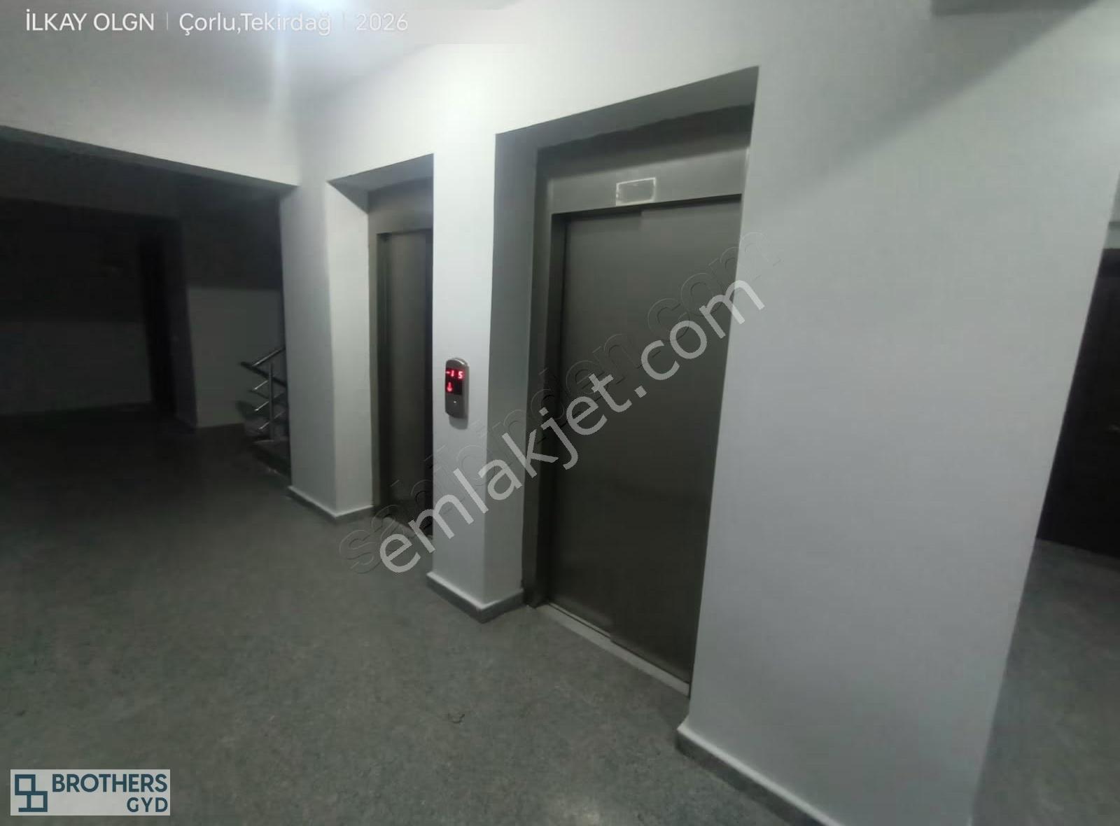 Brothersdan Emlak Konutlarında Eşyalı Kiralık 1+1 Daire - Görsel 3