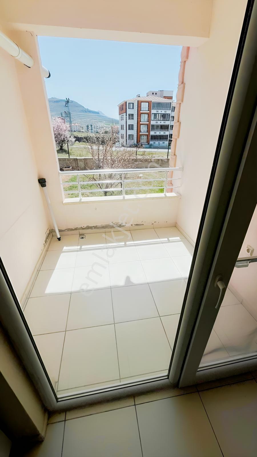 Anadolu Emlaktan Gölemende 3+1 Kiralık Daire - Görsel 14