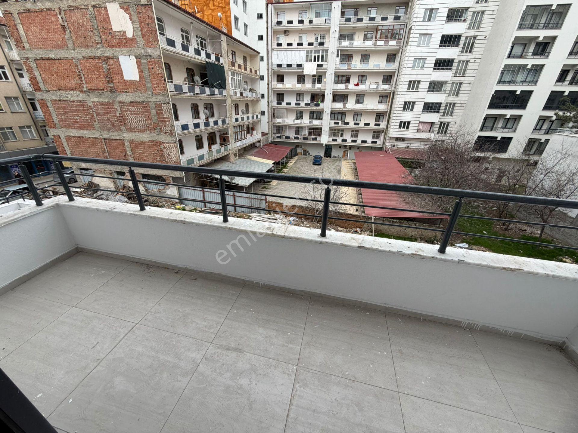 Mevsim Gayrimenkulden Üniversite Mah. Satılık Sıfır 2+0 Daireler - Görsel 12