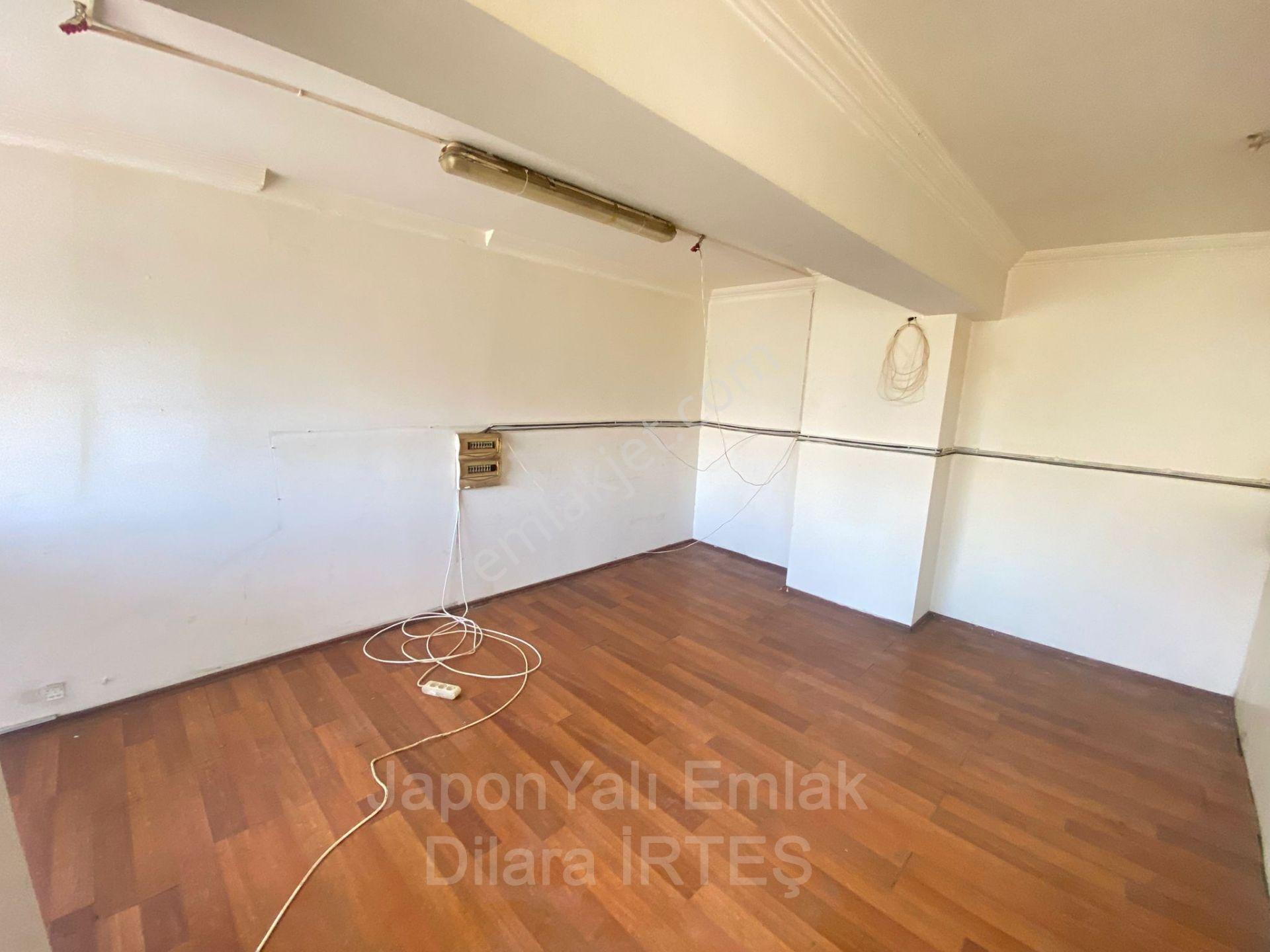 Halide Edip Adıvar Caddesinde Dörtyol Kavşağında 160 M2 Kiralık Dükkan - Görsel 9