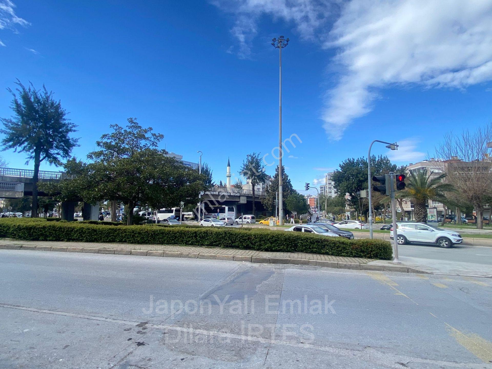 Halide Edip Adıvar Caddesinde Dörtyol Kavşağında 160 M2 Kiralık Dükkan