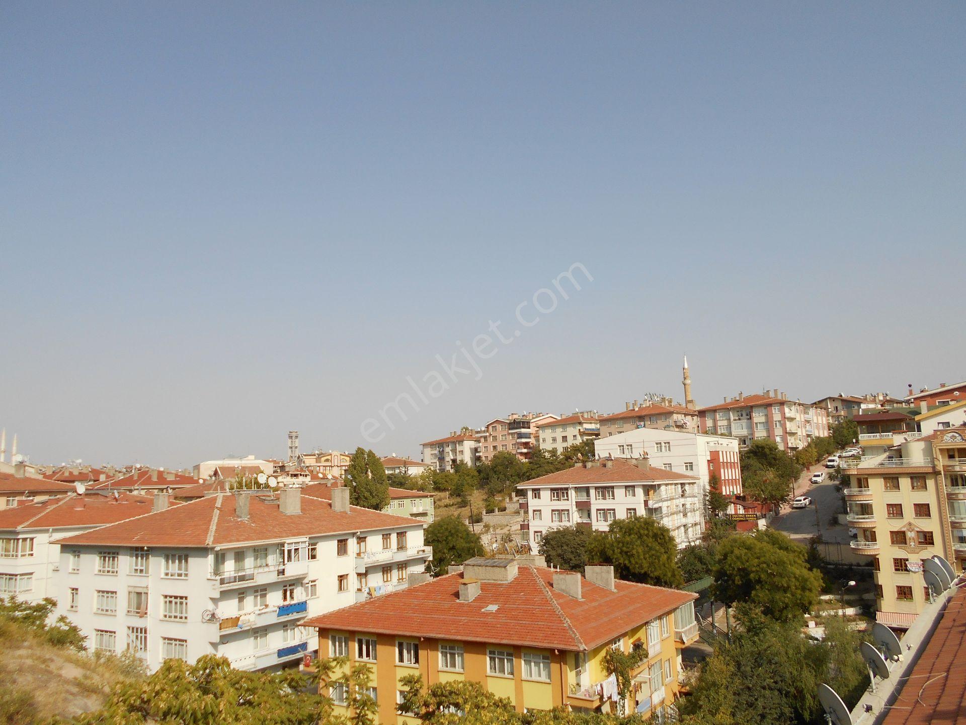 Uzman Emlak'tan Yunus Emre Cad Yakını Katta 3+1 Daire - Görsel 13