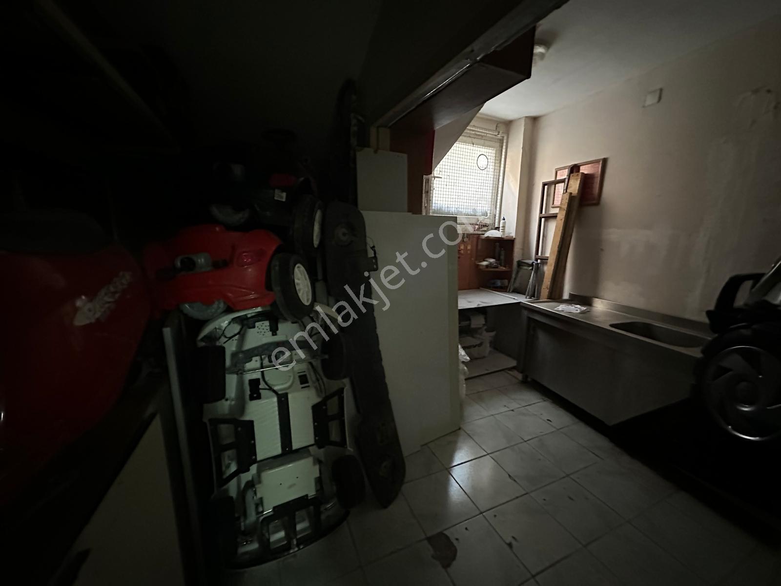 Sefaköy Ün Merkezinde İşlek Sokak Ta Her İşe Uygun Düz Ayak - Görsel 33