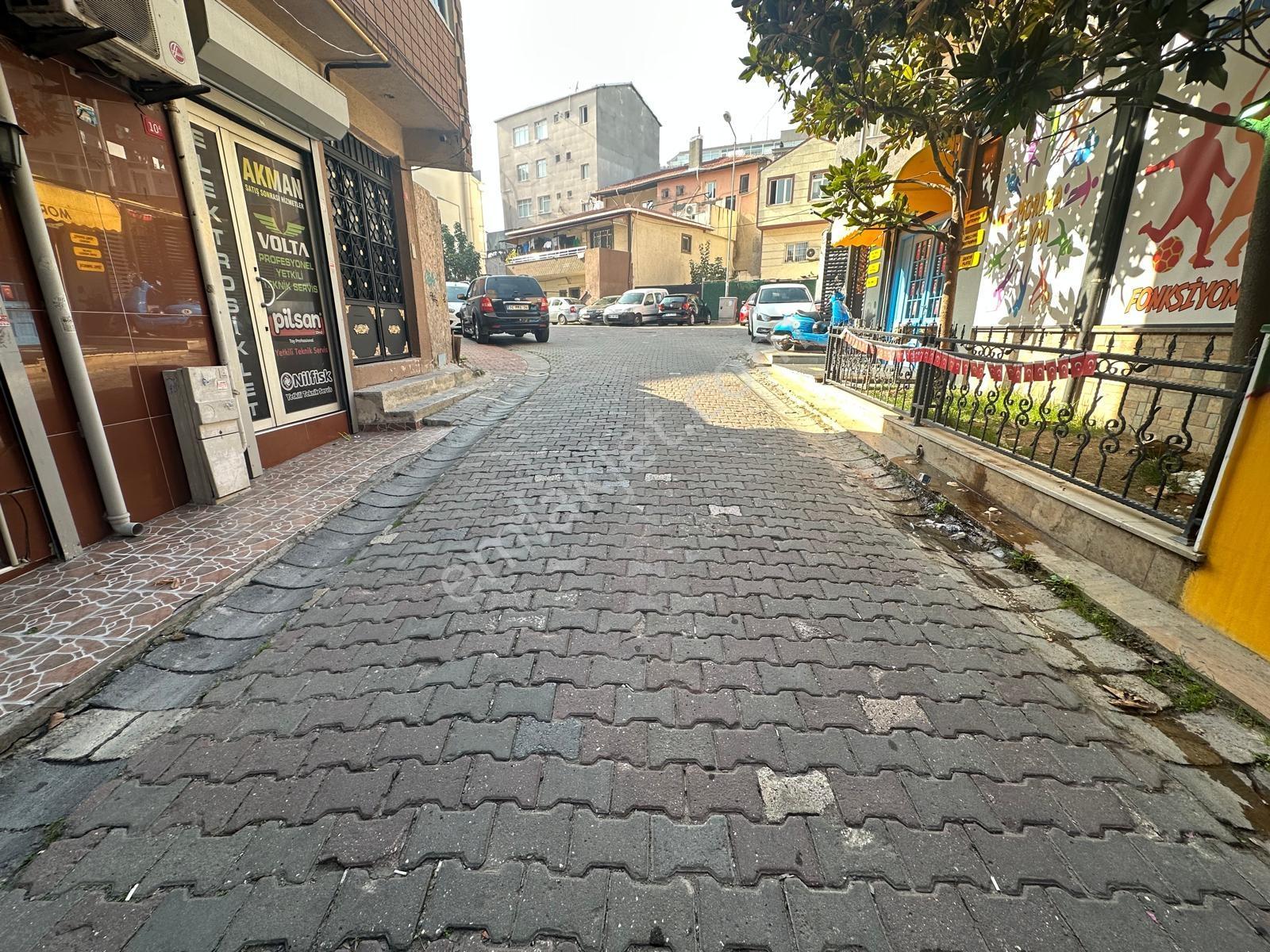 Sefaköy Ün Merkezinde İşlek Sokak Ta Her İşe Uygun Düz Ayak - Görsel 13