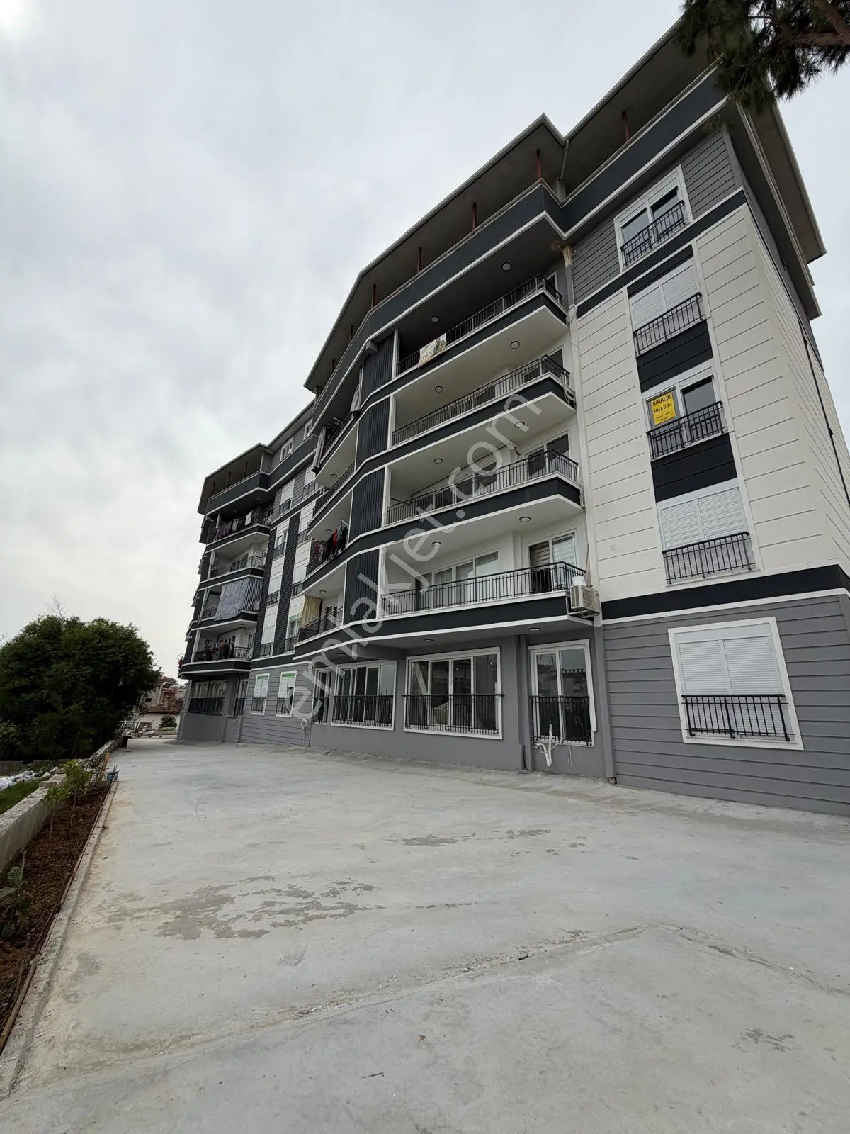 Cumhuriyet Mahallesinde Merkeze Yakın 3+1 Satılık Daire - Görsel 3
