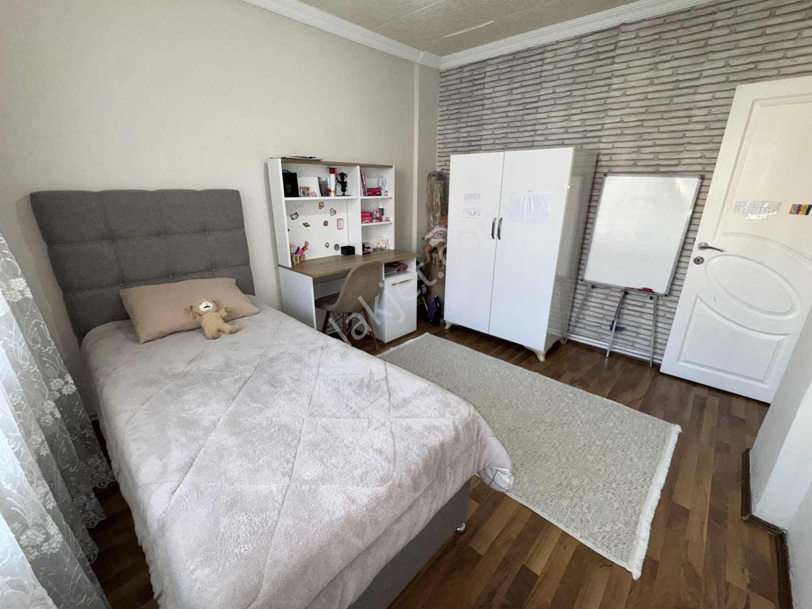 Türker Emlak 3+1 120m2 Ege Yaşam Yakını Çift Cephe Kilerli - Görsel 3