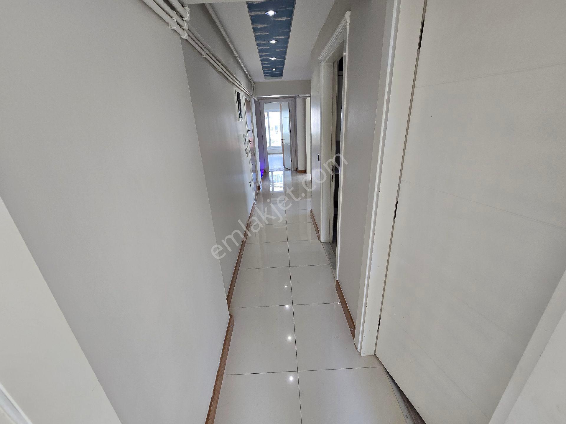 Güzelbahçe Yelki’de Havuzlu Sitede 3cephe 3+1 Satılık Köşe Daire - Görsel 9