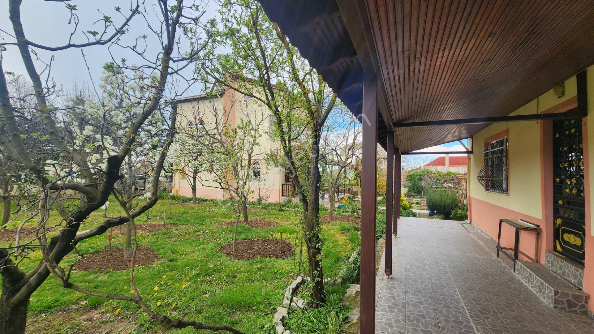 Edirne Karaağaç'da Müstakil Bahçeli Satılık 7+2 Tripleks Ev - Görsel 11