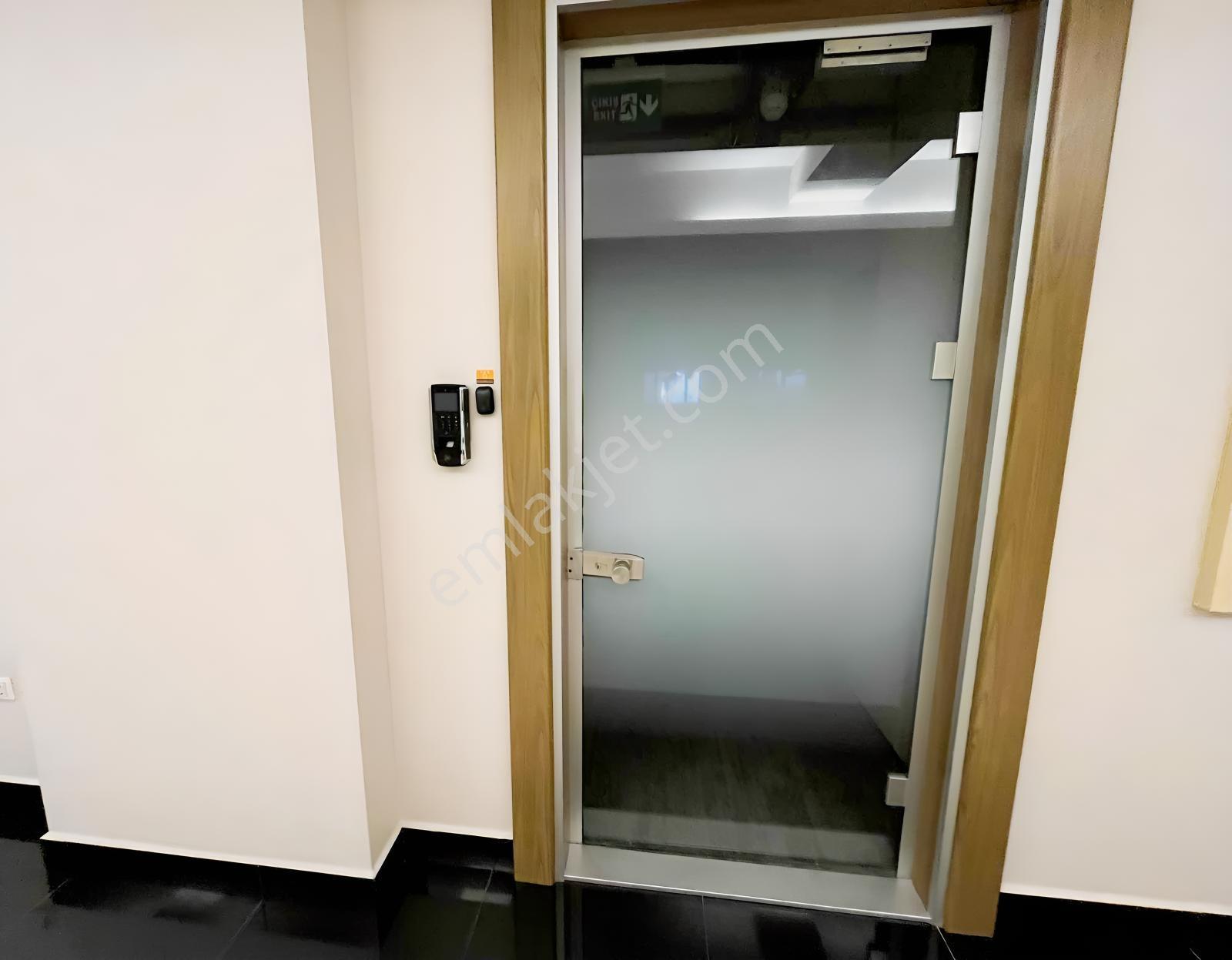 Maslak Büyükdere Caddesi Metro Yakını Kiralık Plaza Katı Ofisi - Görsel 15
