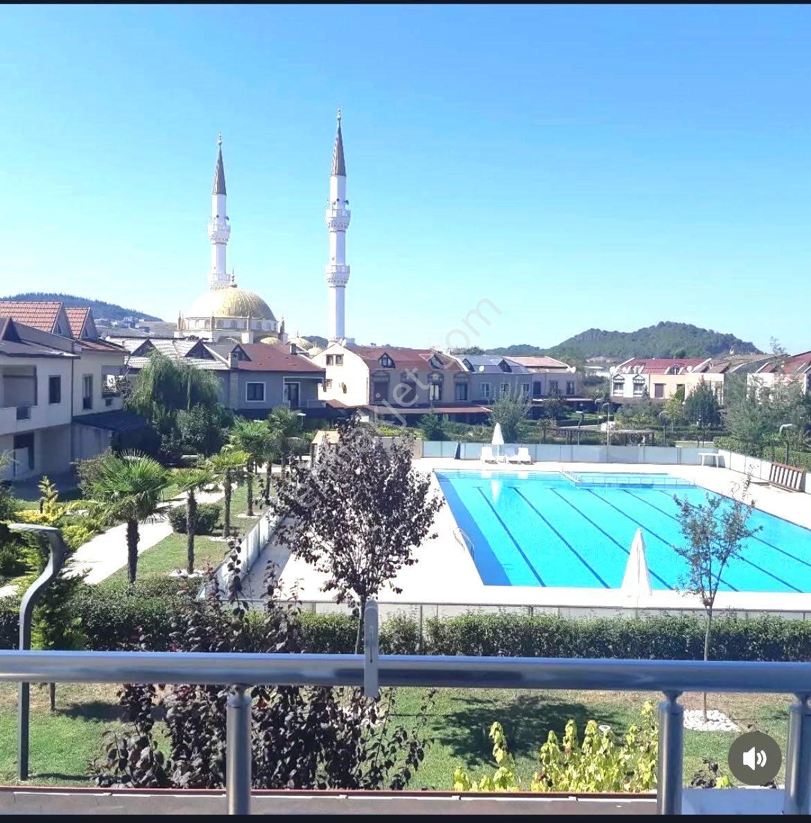 Yalova Özden Mah. Kardelen 2 Sitesinde Olimpik Havuzlu 4+1 Lüks Villa - Görsel 3