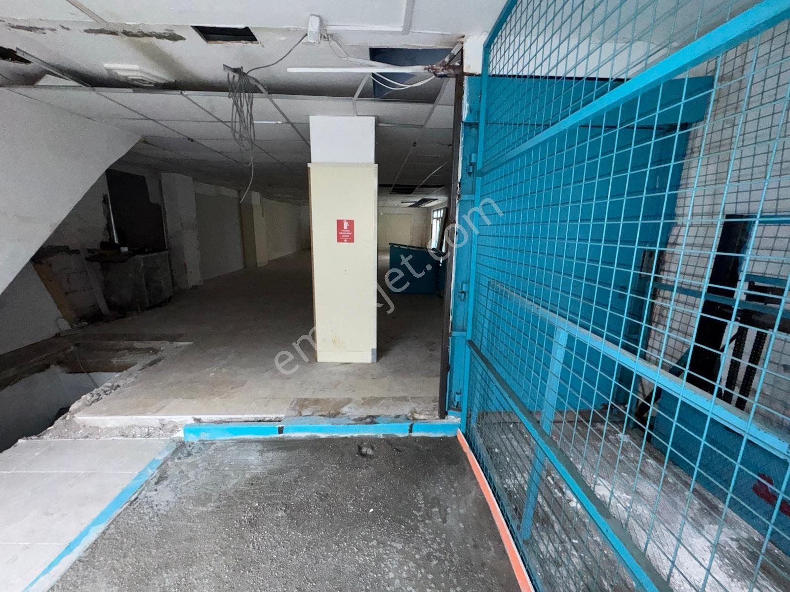 Çekmeköy Soğukpınar'da Kiralık 180m² Cadde Üzeri Dükkan - Görsel 13