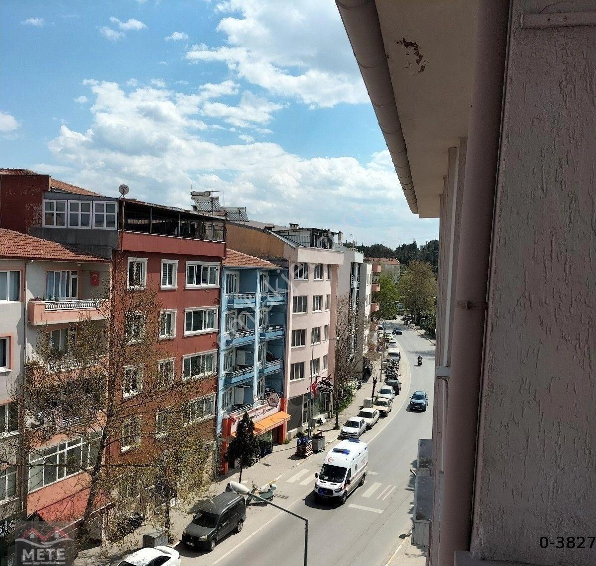 Soma Caddesi Üzerinde Kiralık 4+1