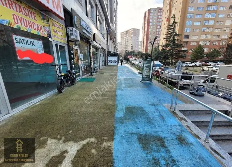 Sıralı Dükkanların Olduğu Sitenin Altında Kiralık İskanlı Dükkan - Görsel 2