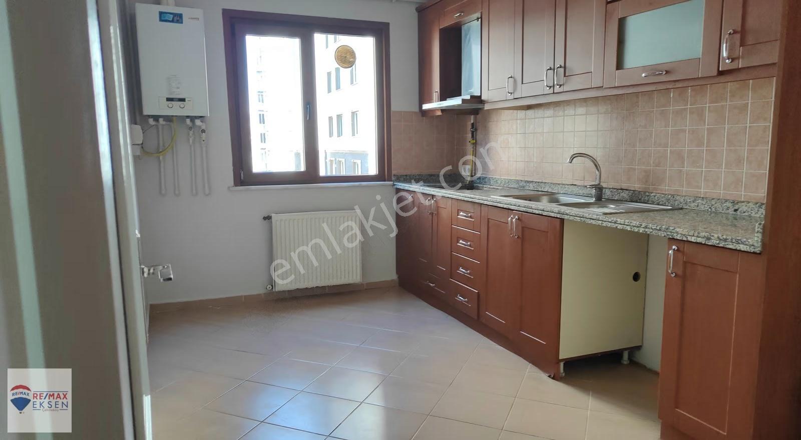 Ümraniye M Akif Mahallesinde Kiralık 3+1 Daire - Görsel 13