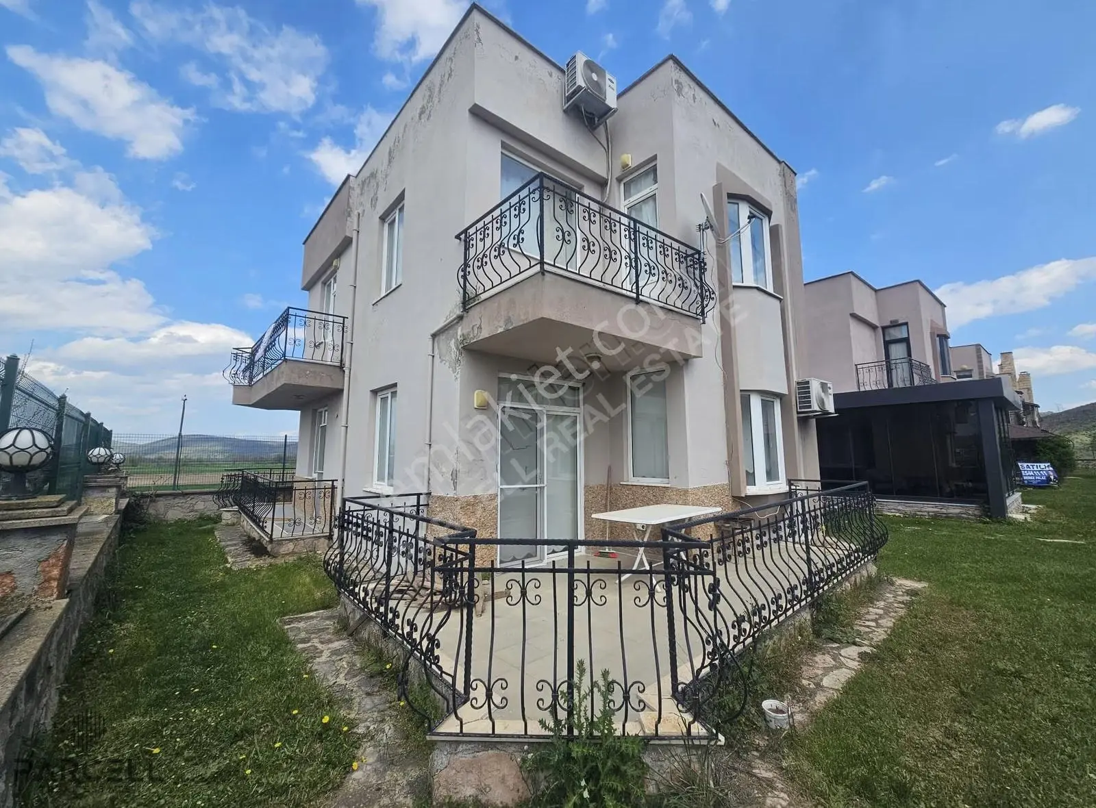 Balıkesir Altıeylül Pamukçu Müstakil Köşe Konumda Satılık Villa
