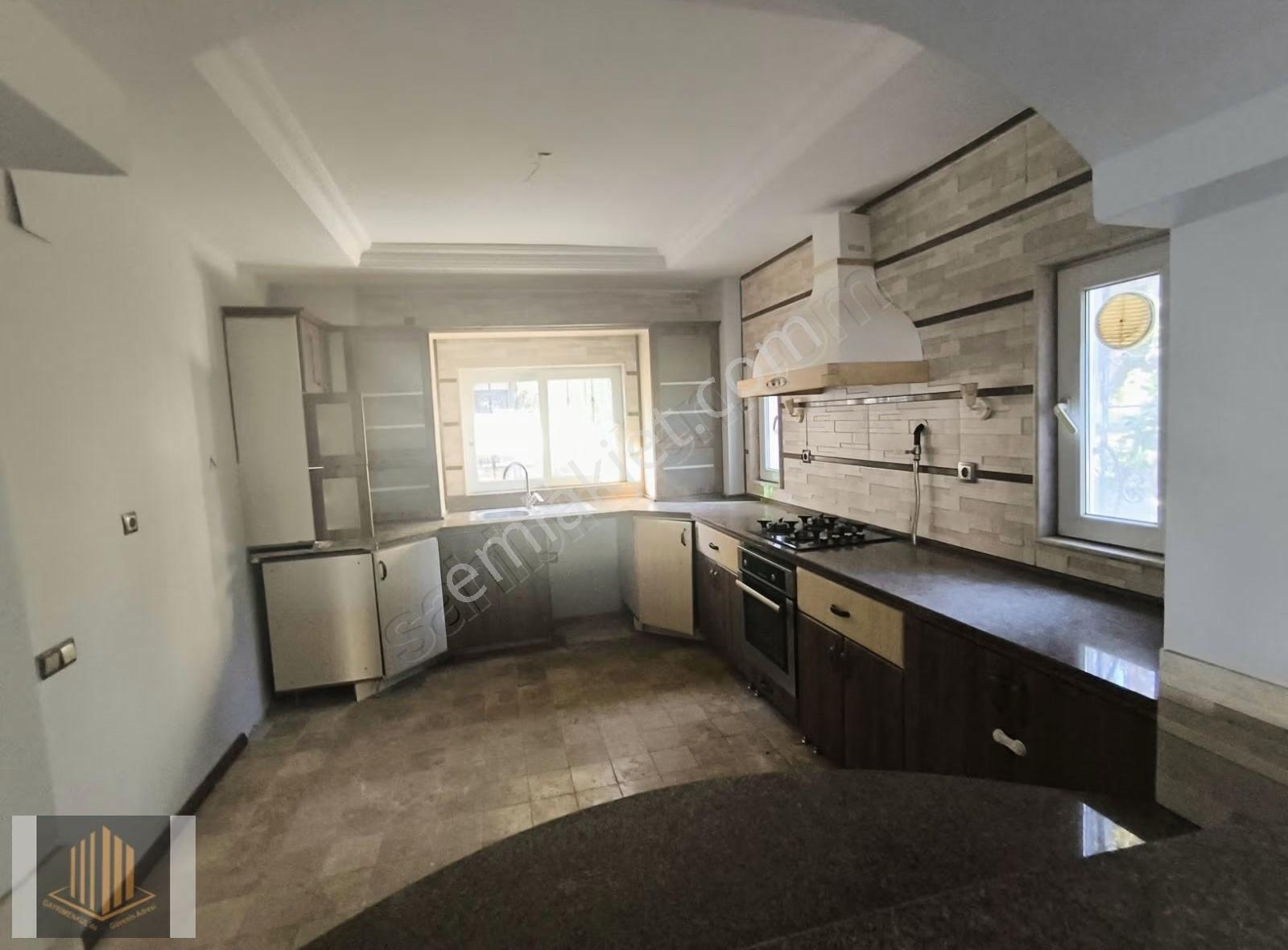 Sağlam'dan Esentepe'de 4+1 Kiralık Villa - Görsel 13