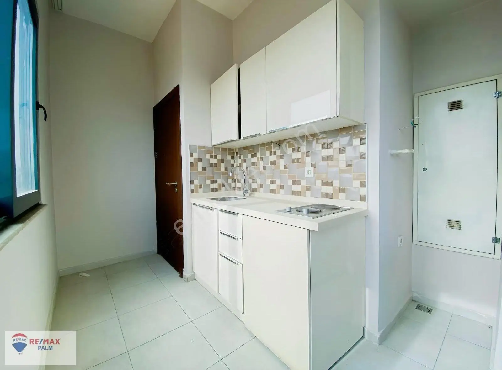 Remax Palm'den Merkezi Konumda Prestijli Kiralık Ofis - Görsel 3