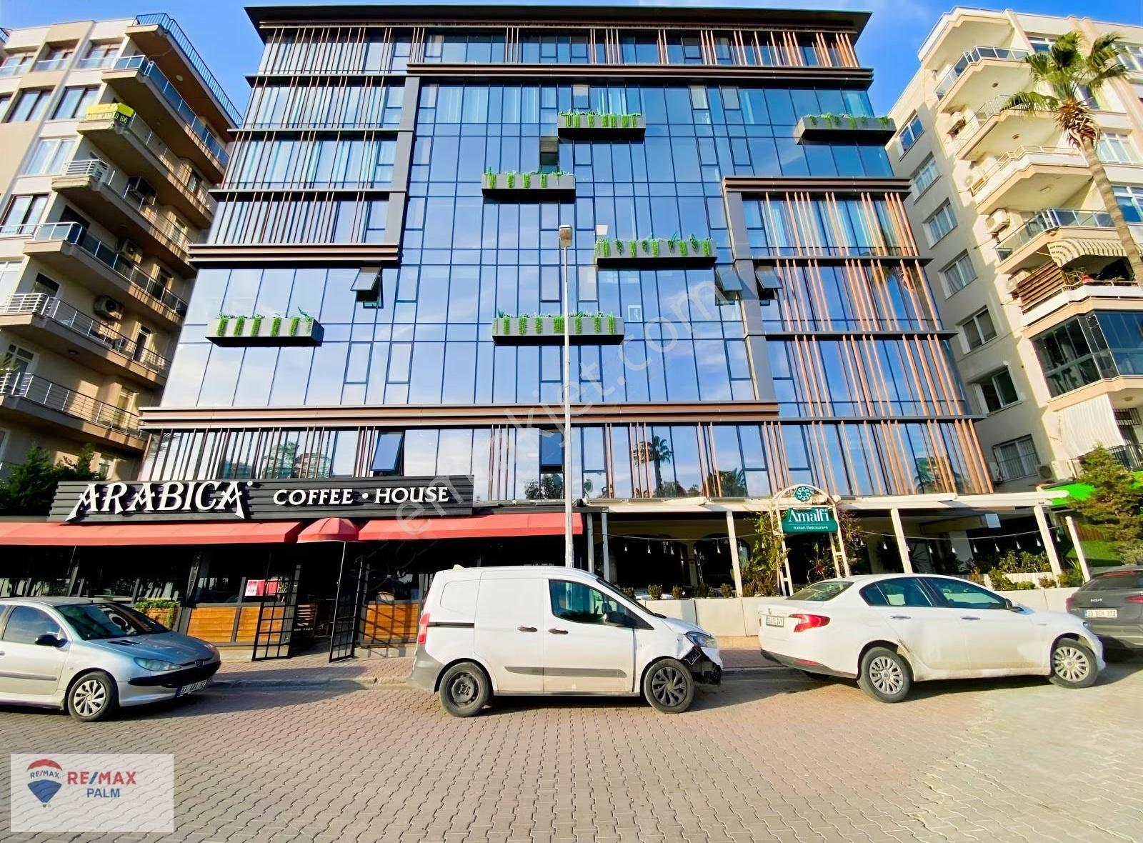 Remax Palm'den Pozcu Evo İş Merkezi'nde Satılık Büro/ofis