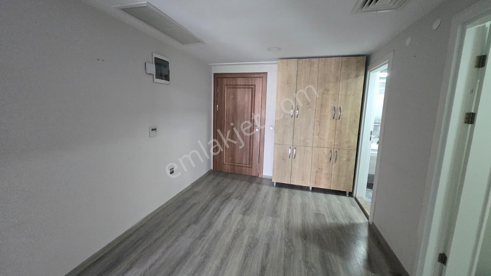Bayraklı Dedemhan Plazada 60 M² 2+0 Kiralık Ofis | Park Manzara - Görsel 24