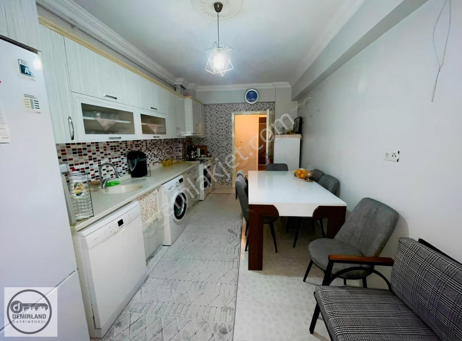 Demirland'dan Satılık Kıbrıs Caddesinde 2+1 Bakımlı Daire