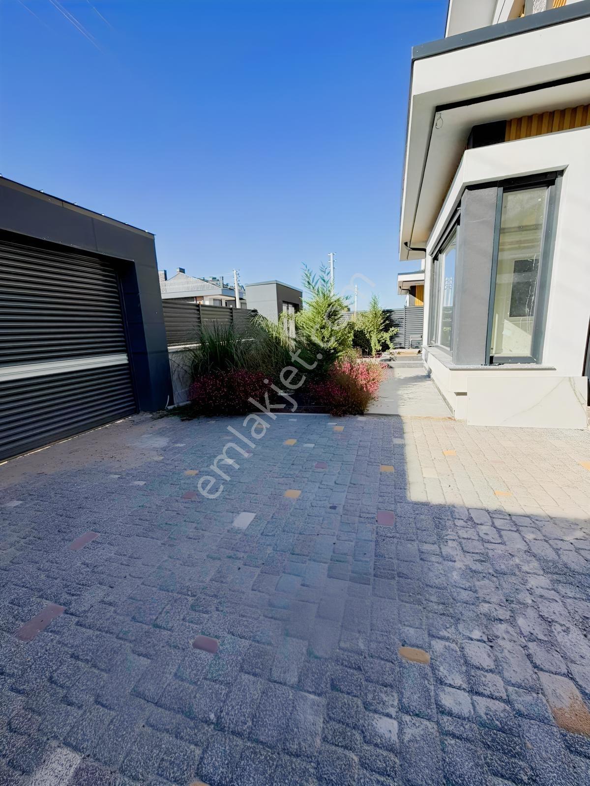 Buhara Mahallesinde Site İçi Satılık Ultralüks Villa - Görsel 13