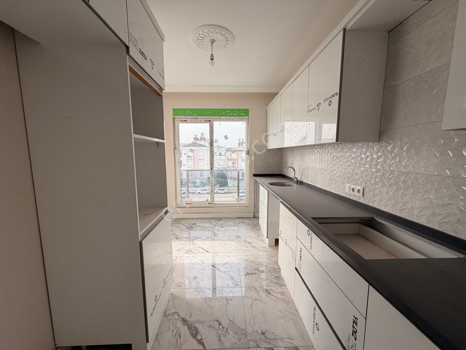 Tramvaya 150 Metre 3+1 135 M2 Asansörlü Güney Cephe