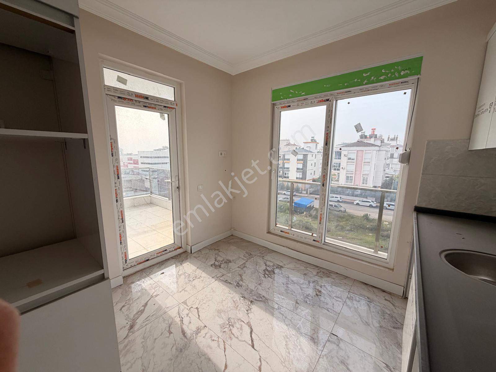 Tramvaya 150 Metre 3+1 135 M2 Asansörlü Güney Cephe - Görsel 14