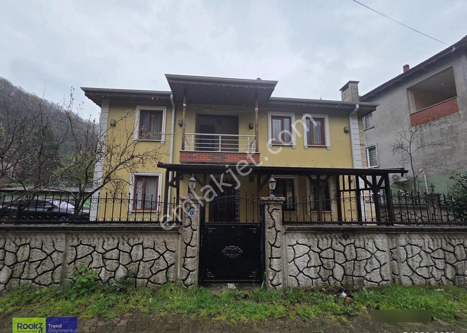 Sakarya Geyve De Nehir Yanı, Dağ Manzaralı Satılık Villa