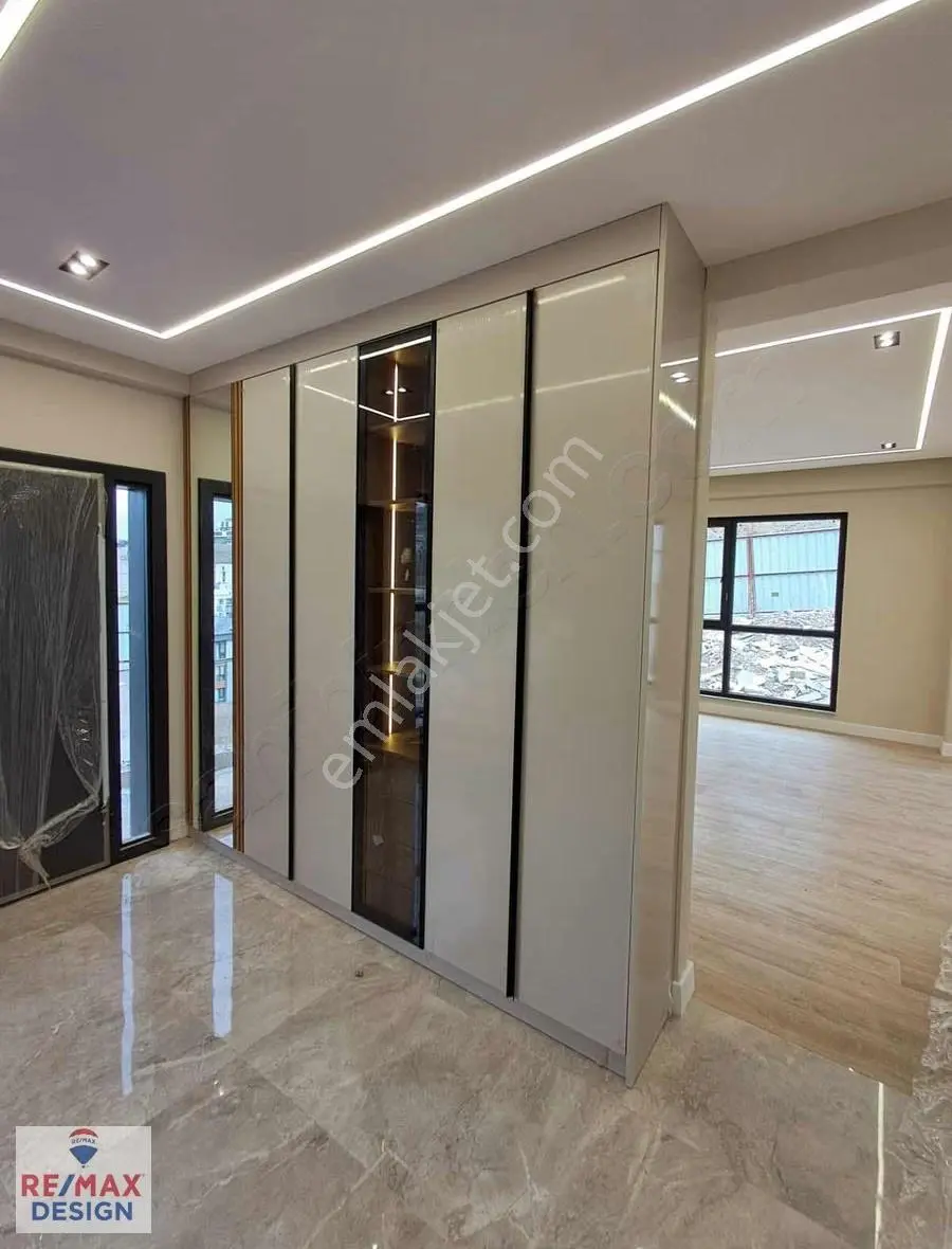 Serdivan İstiklal Mah. Lüks 5+1 Kiralık Villa Remax Desıgn