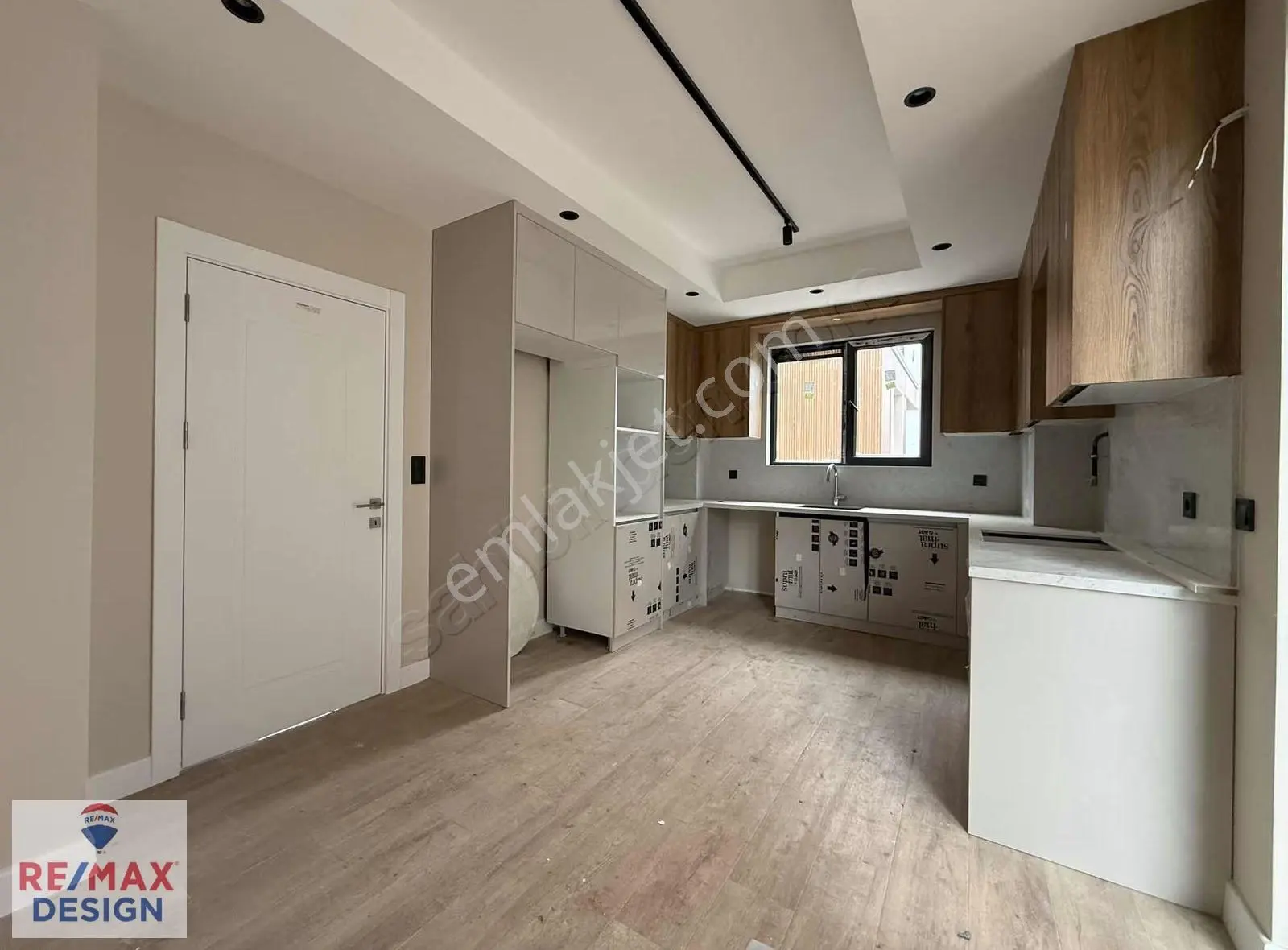 Serdivan İstiklal Mah. Lüks 5+1 Kiralık Villa Remax Desıgn - Görsel 4