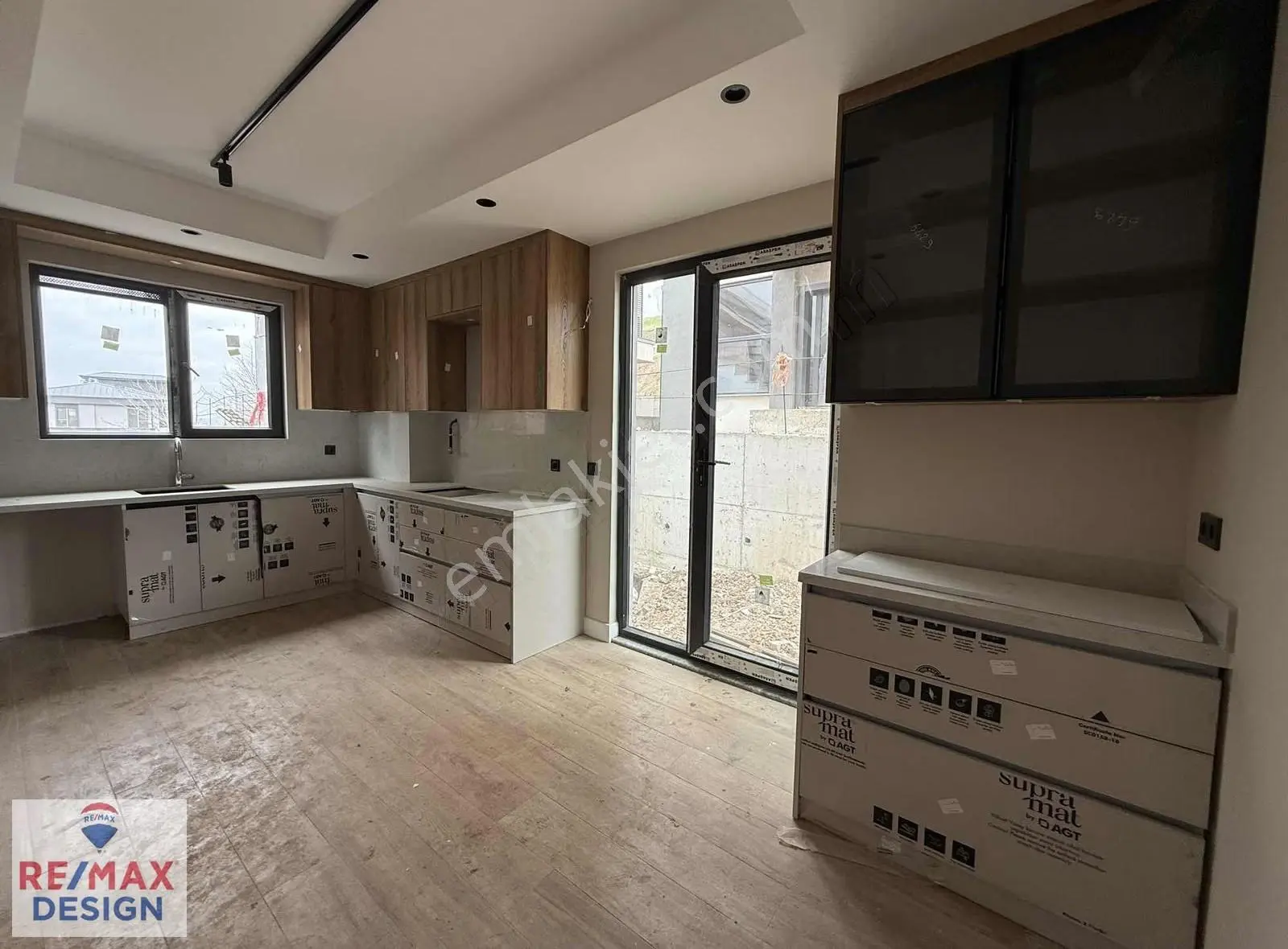 Serdivan İstiklal Mah. Lüks 5+1 Kiralık Villa Remax Desıgn - Görsel 8