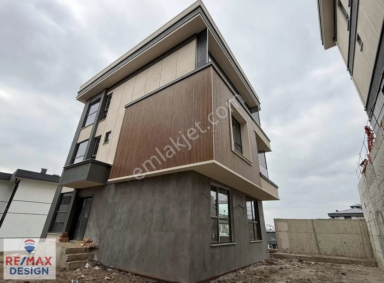 Serdivan İstiklal Mah. Lüks 5+1 Kiralık Villa Remax Desıgn - Görsel 11