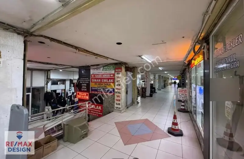 Adapazarı Havuzlu Çarşı Satılık Dükkan Remax Desıgn
