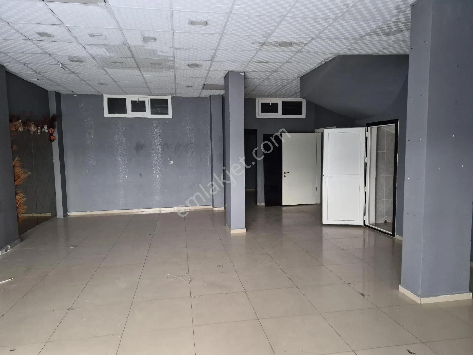 Buca Göksu'da Merkezi Konumda Kiralık Geniş Dükkan - Görsel 3