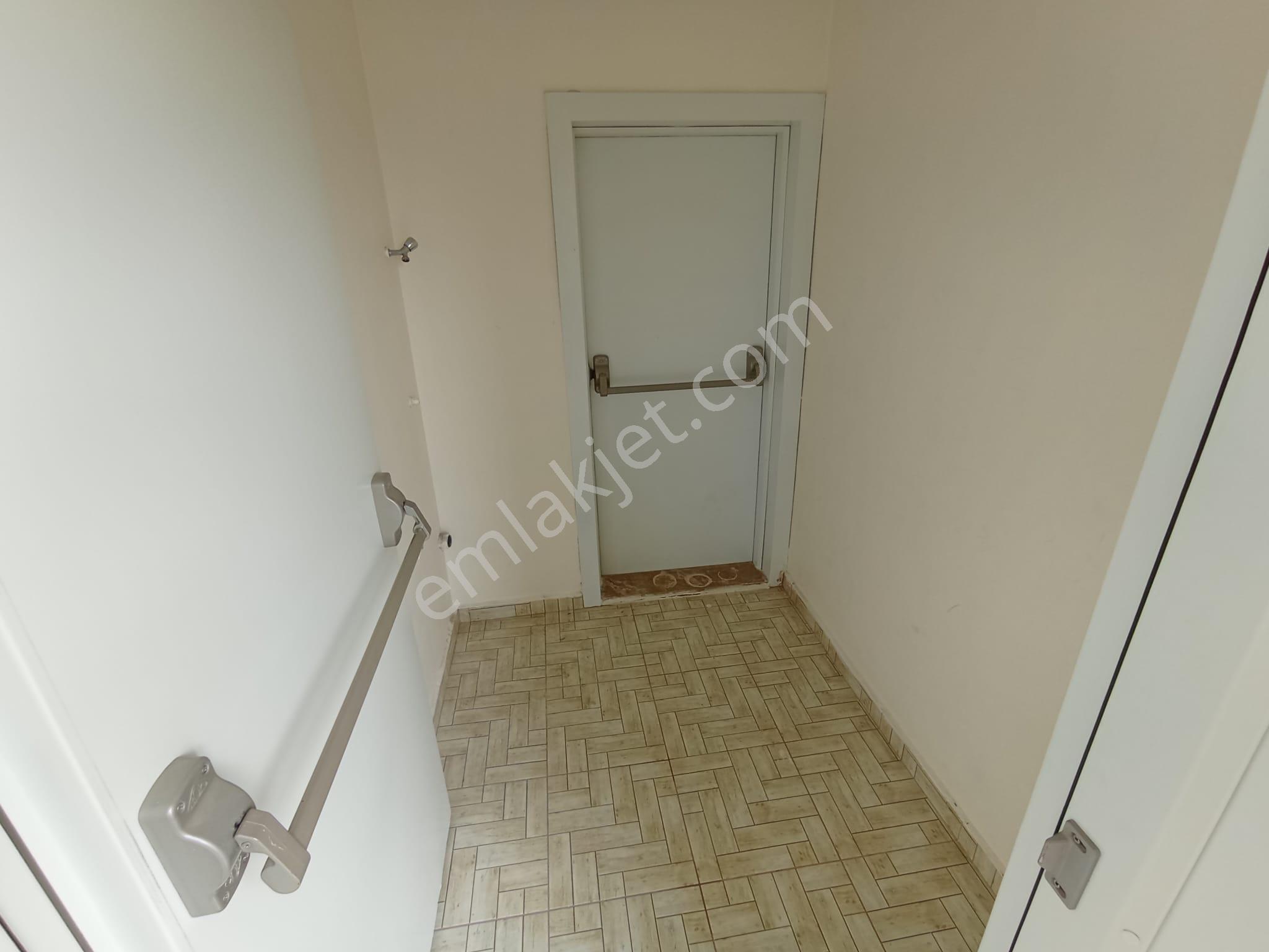 Ünüversite Hastanesi Yakını Site İçi 3+1 Havuzlu - Görsel 9